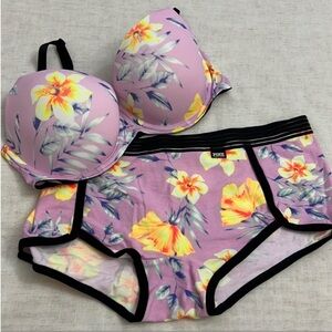 VS PINK lightly lined bra and boyshort 34D / M